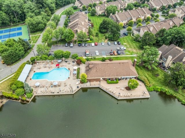 154 Leeds Ct 154, Madison Boro, NJ 07940