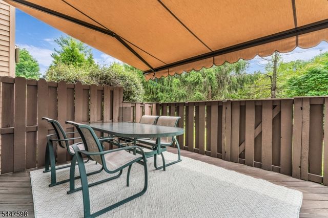 154 Leeds Ct 154, Madison Boro, NJ 07940