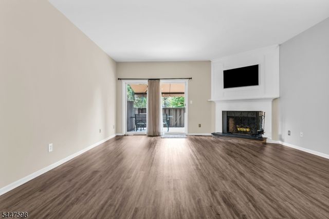154 Leeds Ct 154, Madison Boro, NJ 07940