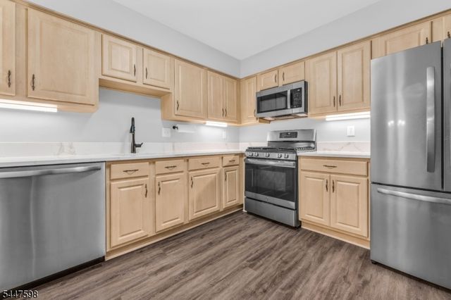 154 Leeds Ct 154, Madison Boro, NJ 07940