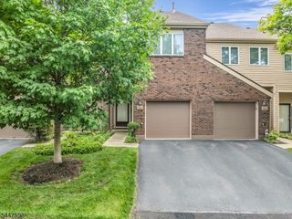 154 Leeds Ct 154, Madison Boro, NJ 07940