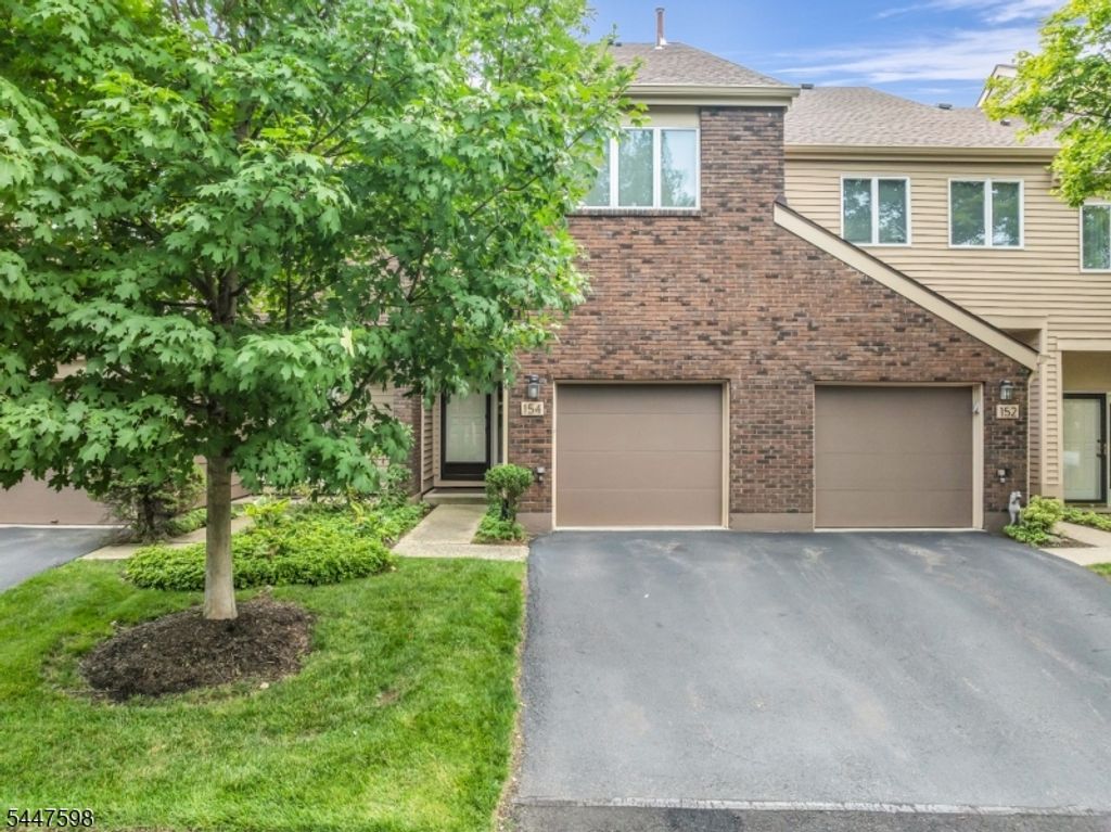 154 Leeds Ct 154, Madison Boro, NJ 07940