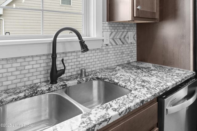 182 Washington Commons Dr, Mt Washington, KY 40047