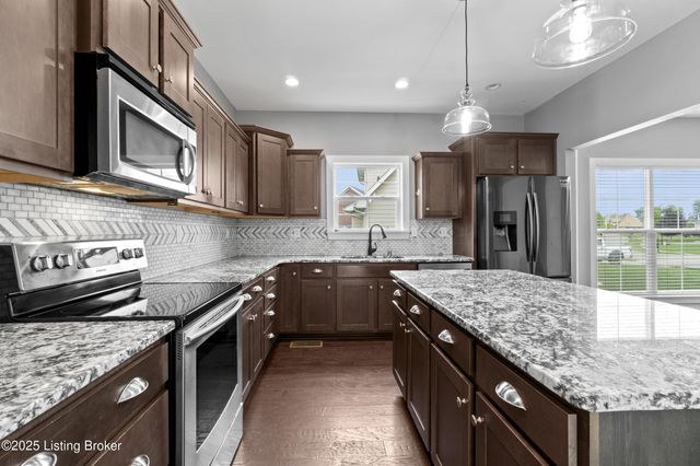 182 Washington Commons Dr, Mt Washington, KY 40047