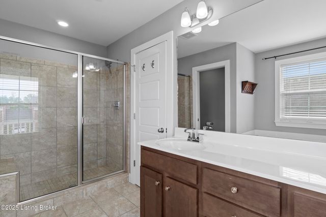 182 Washington Commons Dr, Mt Washington, KY 40047