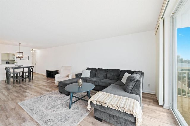 1050 Hillsboro Mile 203w, Hillsboro Beach, FL 33062