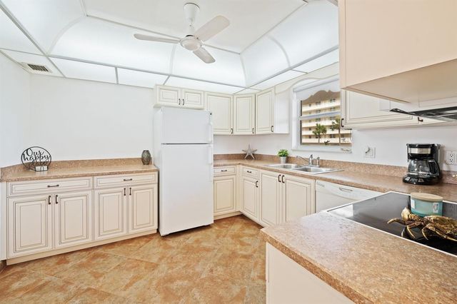 1050 Hillsboro Mile 203w, Hillsboro Beach, FL 33062