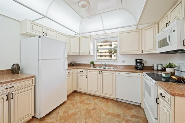 1050 Hillsboro Mile 203w, Hillsboro Beach, FL 33062