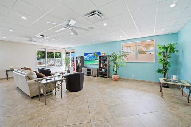 1050 Hillsboro Mile 203w, Hillsboro Beach, FL 33062