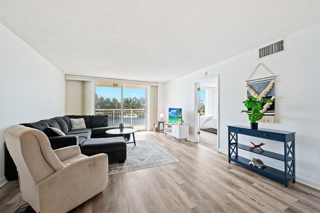 1050 Hillsboro Mile 203w, Hillsboro Beach, FL 33062