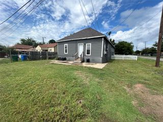 400 Symes ST A, Taylor, TX 76574