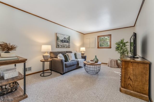 3 Harwich Rd, Lopatcong Twp., NJ 08865