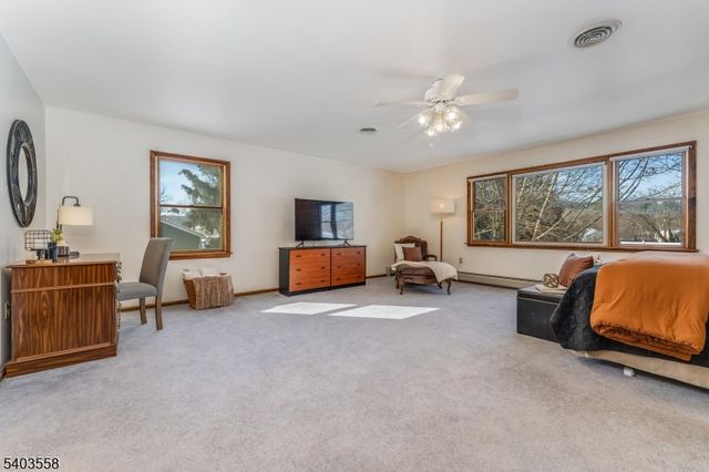 3 Harwich Rd, Lopatcong Twp., NJ 08865