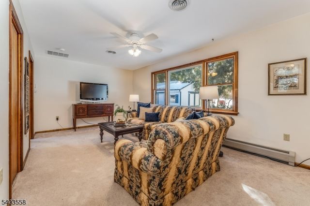 3 Harwich Rd, Lopatcong Twp., NJ 08865