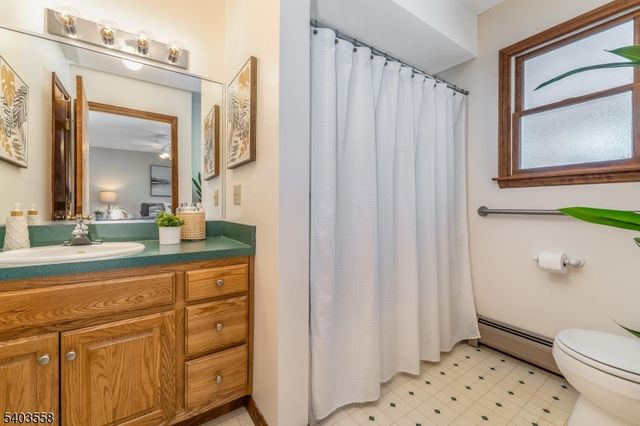 3 Harwich Rd, Lopatcong Twp., NJ 08865