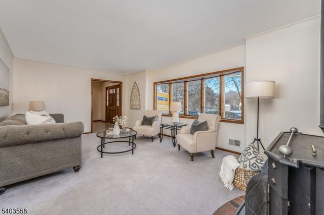 3 Harwich Rd, Lopatcong Twp., NJ 08865