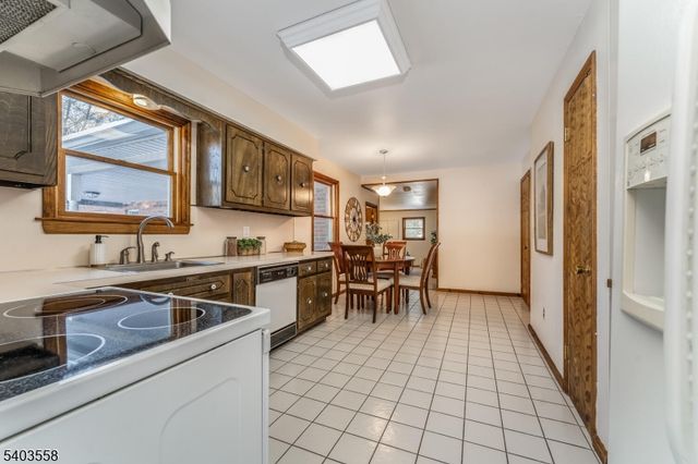 3 Harwich Rd, Lopatcong Twp., NJ 08865