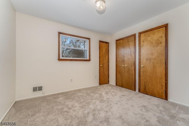 3 Harwich Rd, Lopatcong Twp., NJ 08865