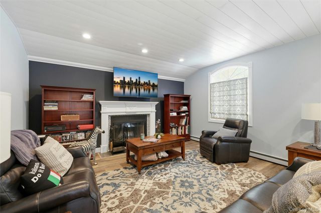 852 Jackson Avenue, Franklin Square, NY 11010
