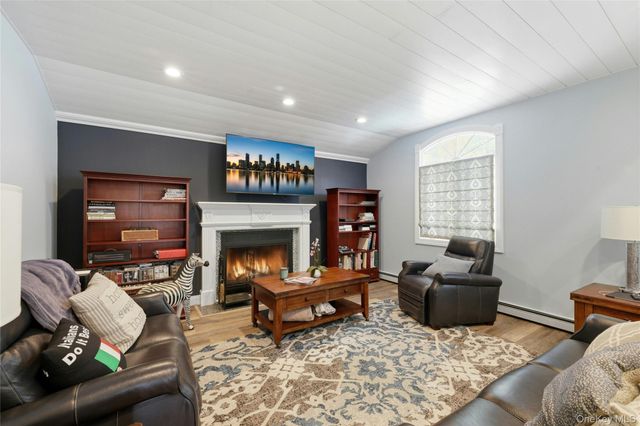 852 Jackson Avenue, Franklin Square, NY 11010