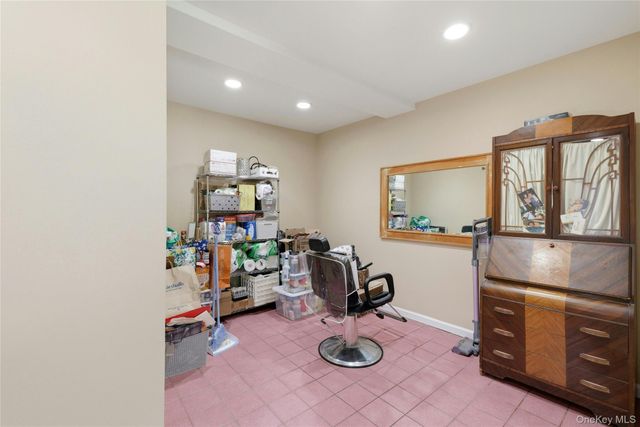 852 Jackson Avenue, Franklin Square, NY 11010