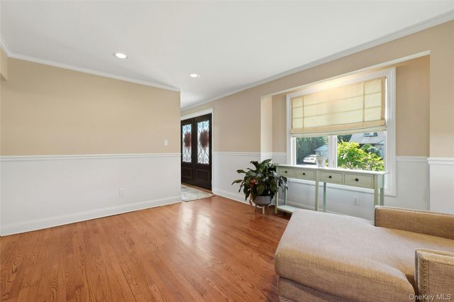 852 Jackson Avenue, Franklin Square, NY 11010