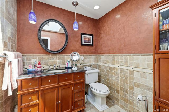 852 Jackson Avenue, Franklin Square, NY 11010