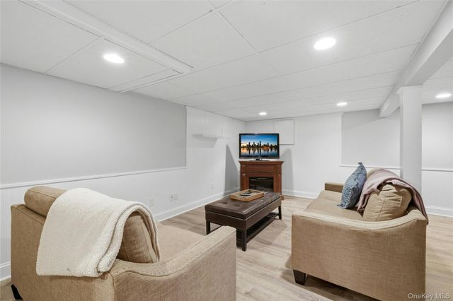 852 Jackson Avenue, Franklin Square, NY 11010