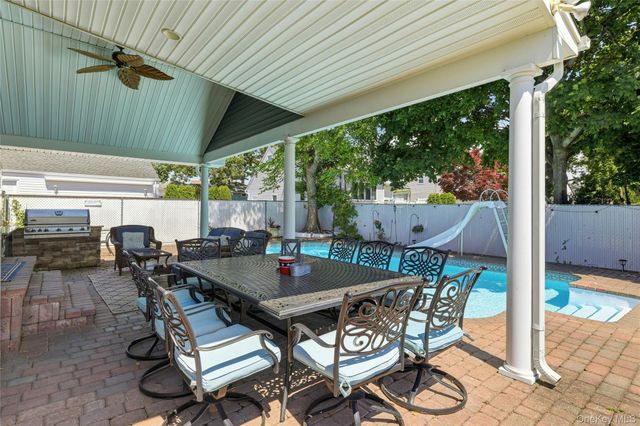 852 Jackson Avenue, Franklin Square, NY 11010