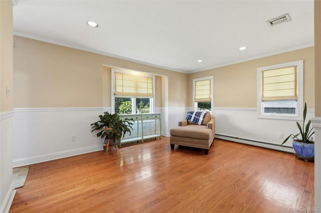 852 Jackson Avenue, Franklin Square, NY 11010