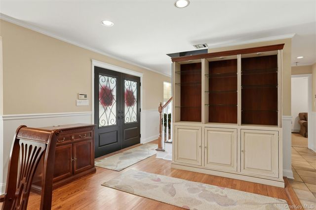 852 Jackson Avenue, Franklin Square, NY 11010