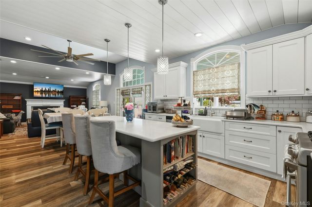 852 Jackson Avenue, Franklin Square, NY 11010