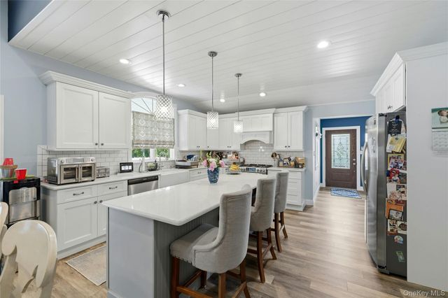 852 Jackson Avenue, Franklin Square, NY 11010