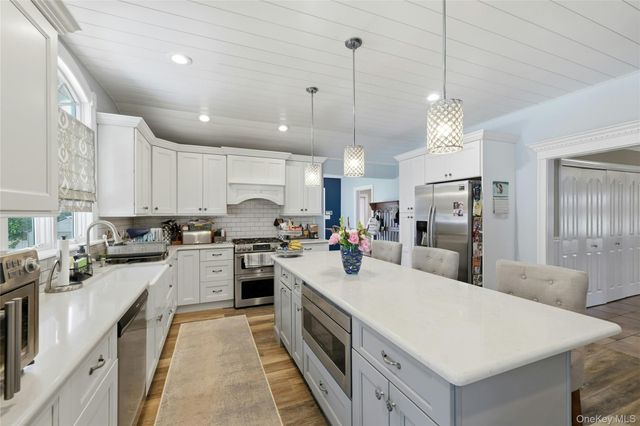 852 Jackson Avenue, Franklin Square, NY 11010