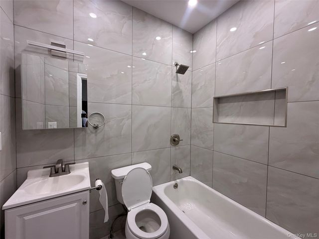 9419 116th Street, Richmond Hill, NY 11419