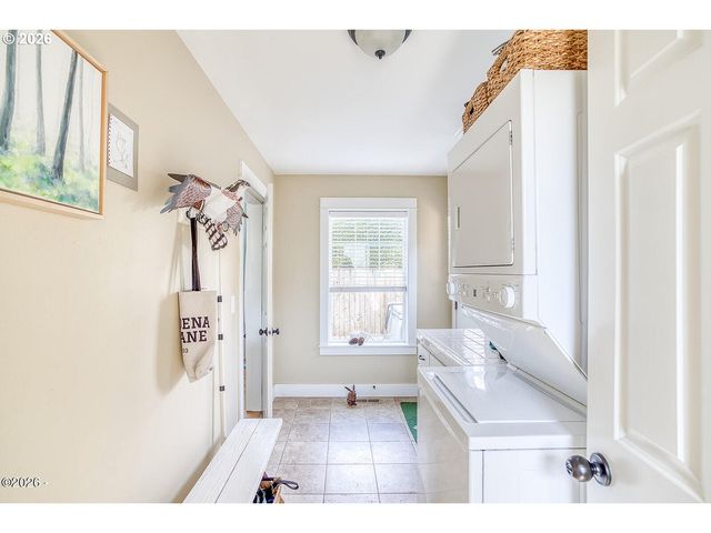 2830 Sw COAST Ave, Lincoln City, OR 97367