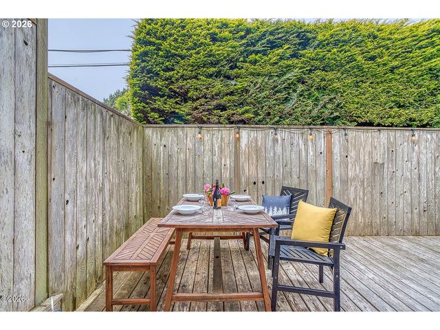 2830 Sw COAST Ave, Lincoln City, OR 97367