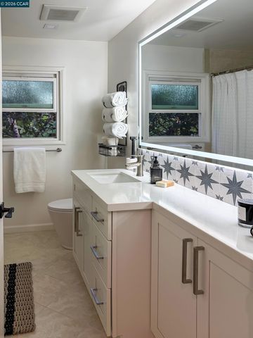 3229-3231 Toyon Ter, Alameda, CA 94501