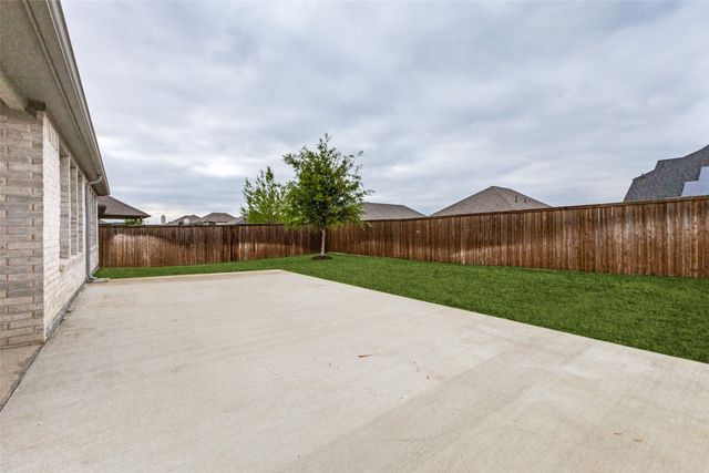 140 Chase Creek Drive, Lavon, TX 75166