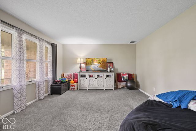 6349 W Buckskin Court, New Palestine, IN 46163