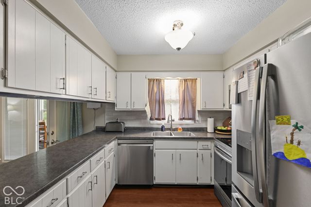 6349 W Buckskin Court, New Palestine, IN 46163