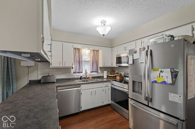 6349 W Buckskin Court, New Palestine, IN 46163