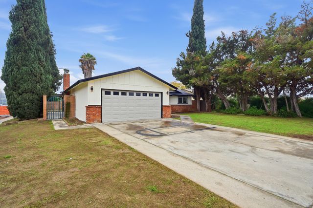 3311 W Sue Avenue, Visalia, CA 93277