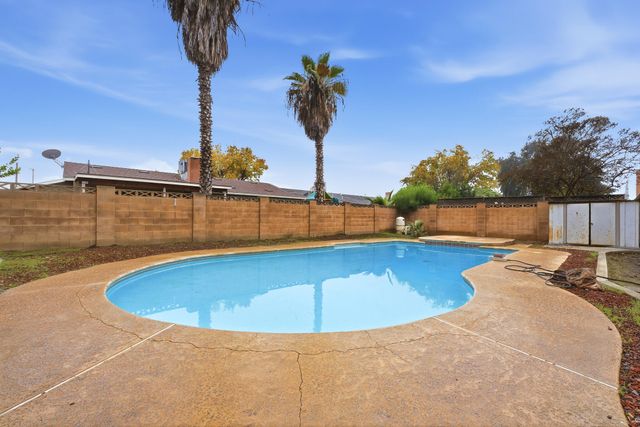 3311 W Sue Avenue, Visalia, CA 93277