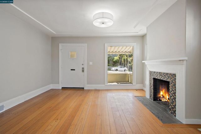 3747 Park Boulevard Way, Oakland, CA 94610