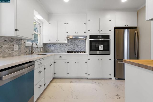 3747 Park Boulevard Way, Oakland, CA 94610