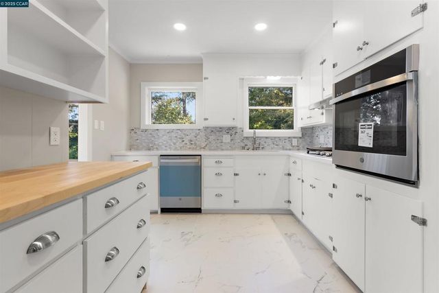 3747 Park Boulevard Way, Oakland, CA 94610