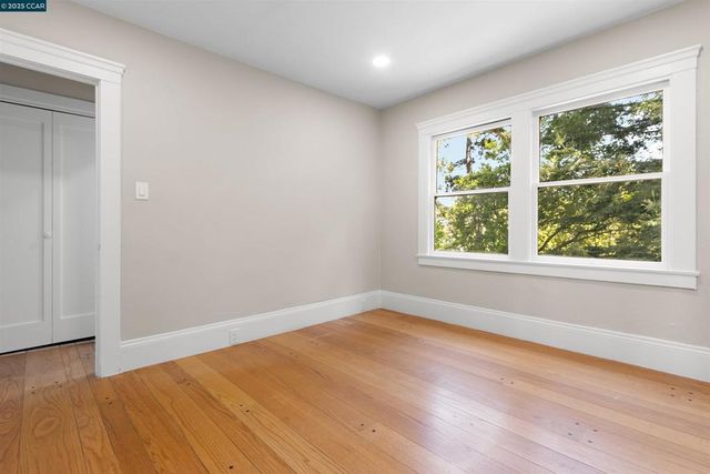 3747 Park Boulevard Way, Oakland, CA 94610