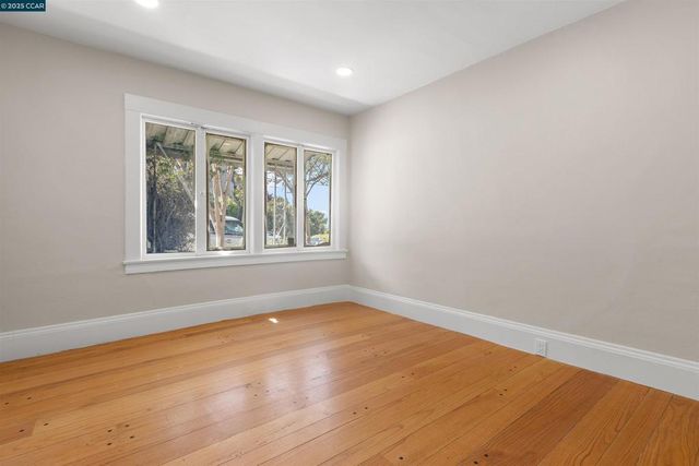 3747 Park Boulevard Way, Oakland, CA 94610