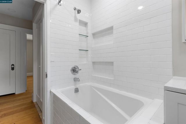 3747 Park Boulevard Way, Oakland, CA 94610